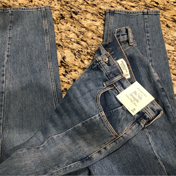 Abercrombie and Fitch The 90’s Straight Ultra High Rise Jeans - Picture 8 of 8